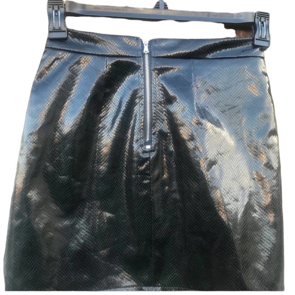 - Tiger Mist, Black embossed faux leather - Picture 5 of 9